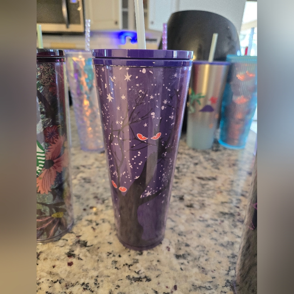 Starbucks tumblr glows in the dark